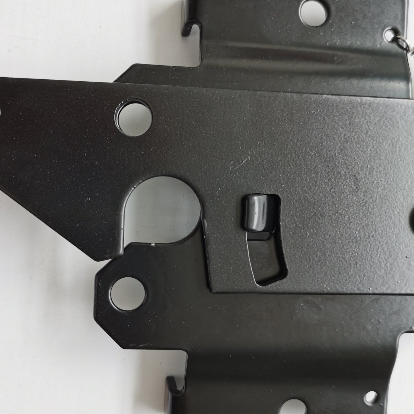 Self-Locking Gate Latch for Wooden Fence